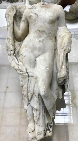 New headless Aphrodite statue in Thessaloniki